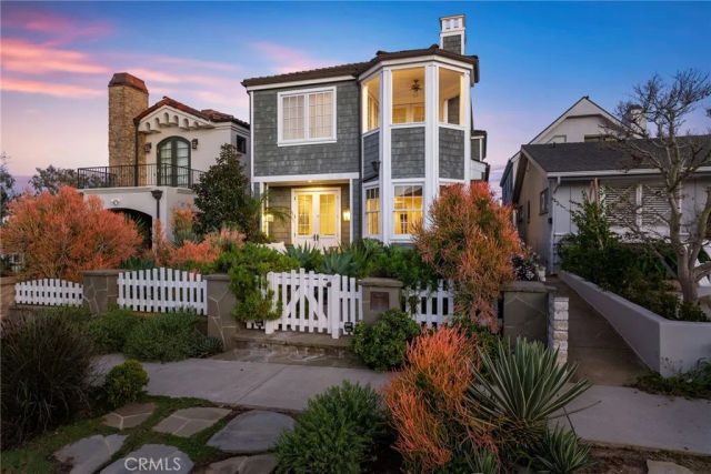 320 Heliotrope Avenue, Corona Del Mar, CA 92625