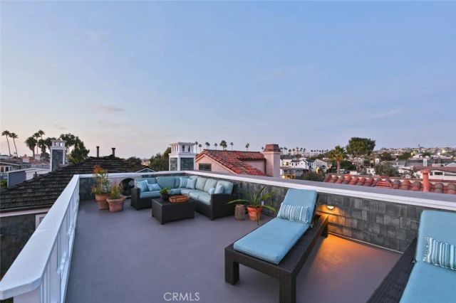 320 Heliotrope Avenue, Corona Del Mar, CA 92625
