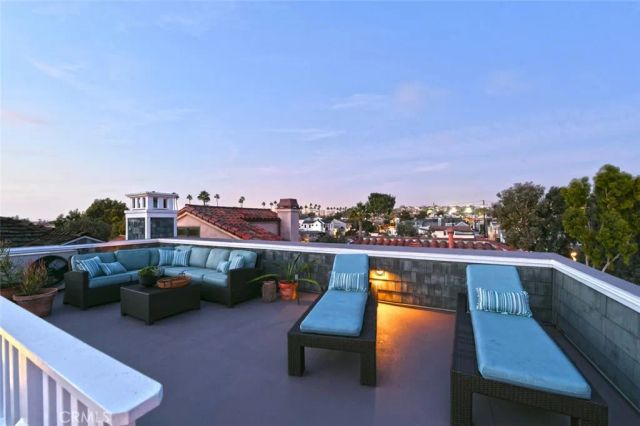 320 Heliotrope Avenue, Corona Del Mar, CA 92625