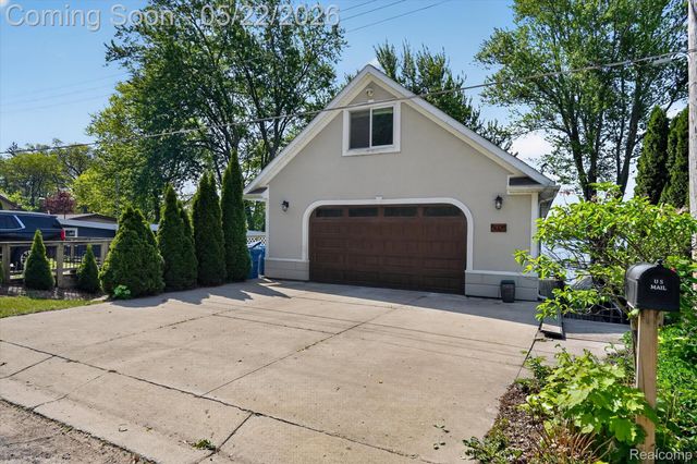 5025 Harp Drive, Fenton Charter Township, MI 48451