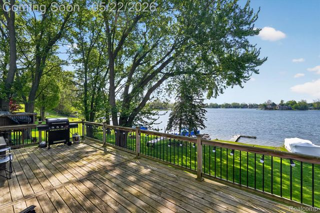 5025 Harp Drive, Fenton Charter Township, MI 48451