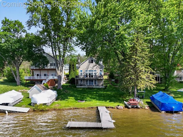 5025 Harp Drive, Fenton Charter Township, MI 48451
