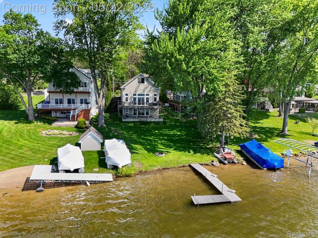 5025 Harp Drive, Fenton Charter Township, MI 48451