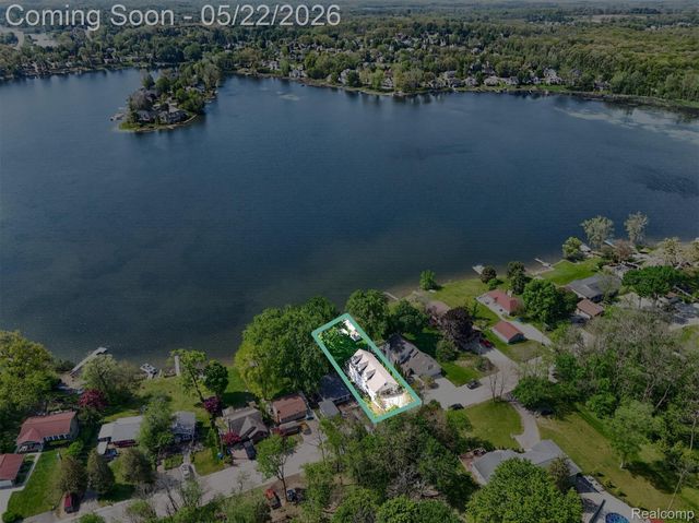 5025 Harp Drive, Fenton Charter Township, MI 48451