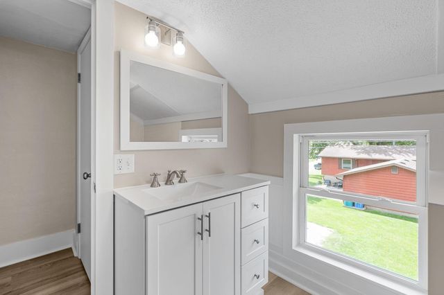 1010 S Grove Avenue, Owatonna, MN 55060