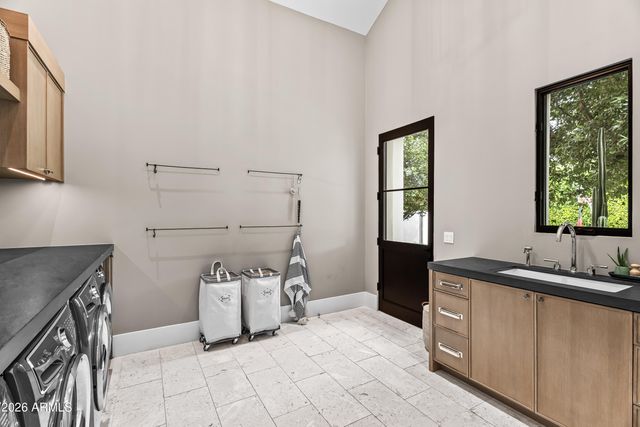 5531 E MOCKINGBIRD Lane, Paradise Valley, AZ 85253