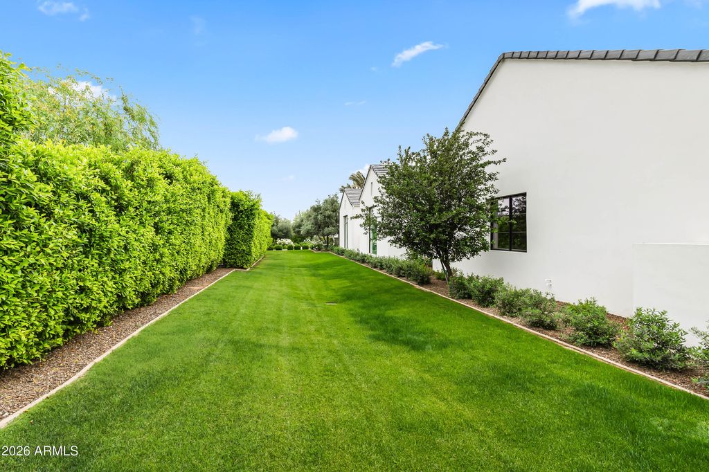 Image 27 of property listing at 5531 E MOCKINGBIRD Lane, Paradise Valley, AZ 85253