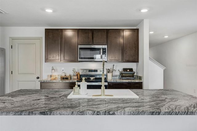 37092 KINGS CROWN DRIVE, Zephyrhills, FL 33541