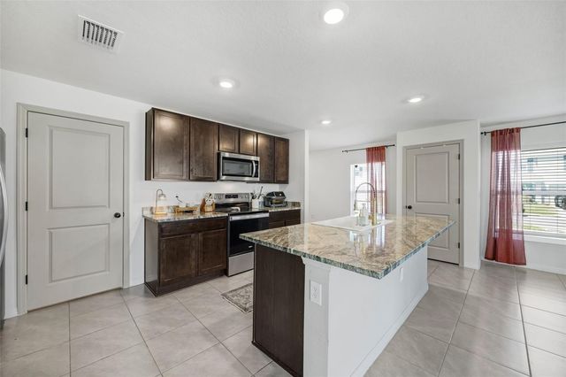 37092 KINGS CROWN DRIVE, Zephyrhills, FL 33541