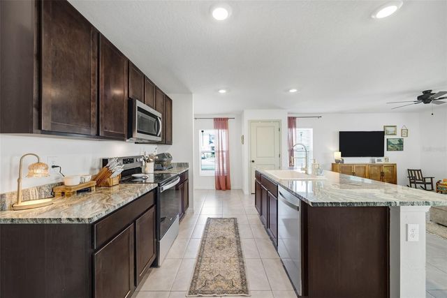 37092 KINGS CROWN DRIVE, Zephyrhills, FL 33541