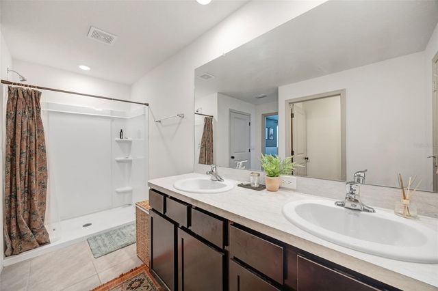 37092 KINGS CROWN DRIVE, Zephyrhills, FL 33541