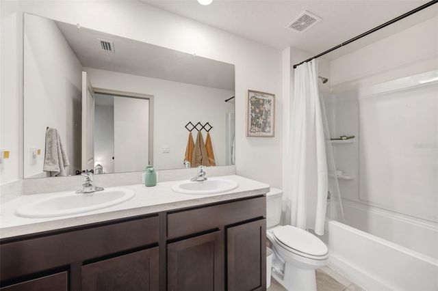 37092 KINGS CROWN DRIVE, Zephyrhills, FL 33541