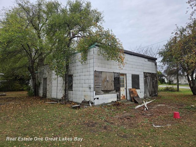 2016 S Vassar Road, Vassar, MI 48768