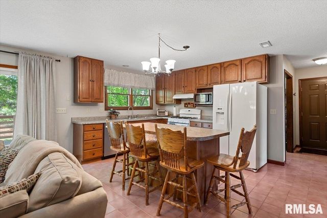5 TAFT Drive, Rochester, IL 62563