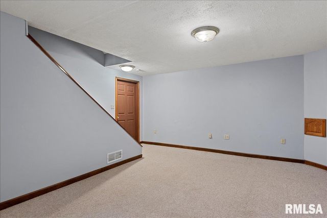 5 TAFT Drive, Rochester, IL 62563