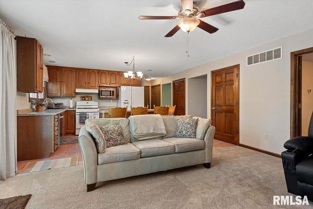 5 TAFT Drive, Rochester, IL 62563