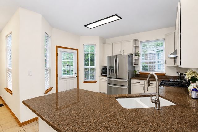 1896 Keystone Place 1896, Schaumburg, IL 60193