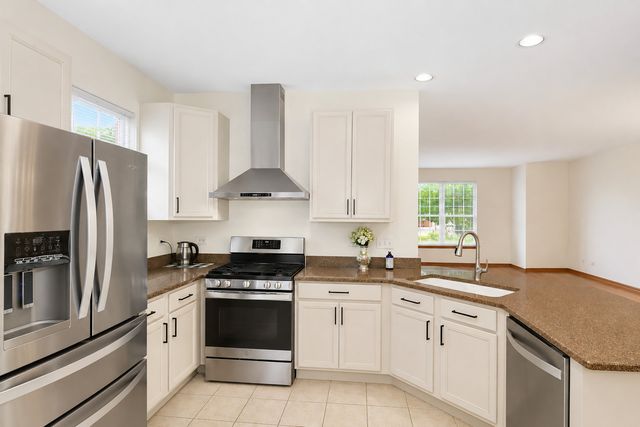 1896 Keystone Place 1896, Schaumburg, IL 60193