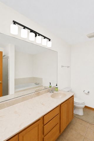 1896 Keystone Place 1896, Schaumburg, IL 60193