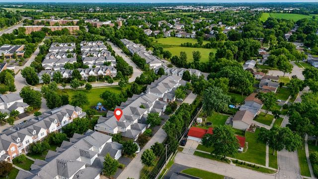 1896 Keystone Place 1896, Schaumburg, IL 60193