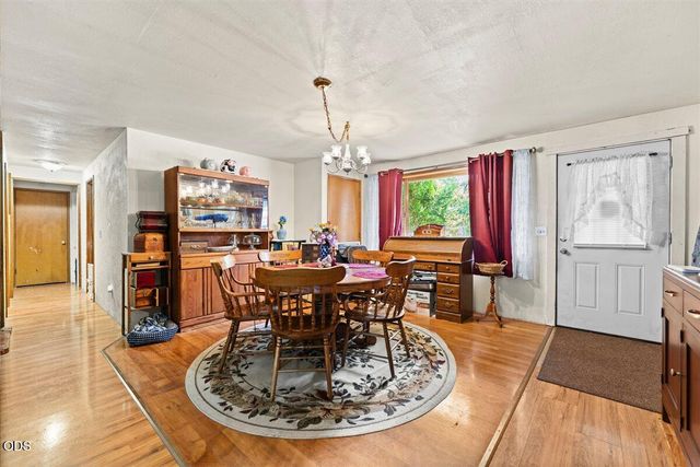577 Galice Road, Merlin, OR 97532