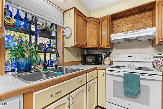 577 Galice Road, Merlin, OR 97532