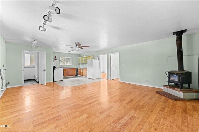 577 Galice Road, Merlin, OR 97532