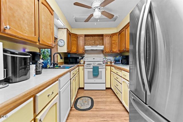 577 Galice Road, Merlin, OR 97532