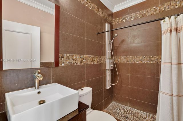 18611 NW 11th Street, Pembroke Pines, FL 33029