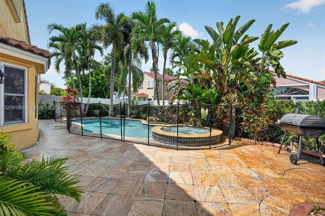 18611 NW 11th Street, Pembroke Pines, FL 33029