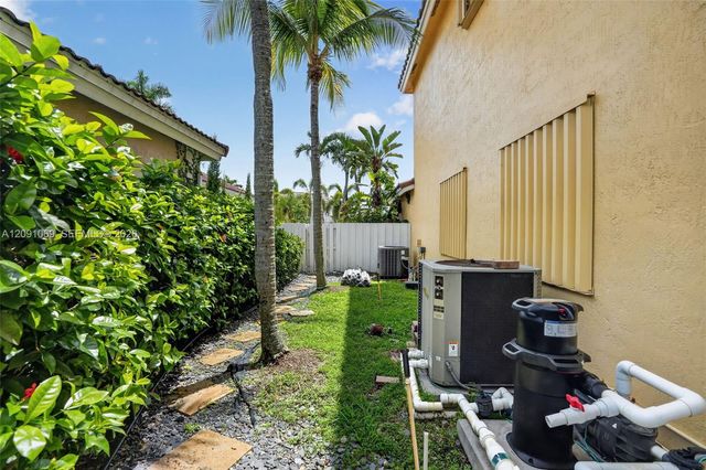 18611 NW 11th Street, Pembroke Pines, FL 33029