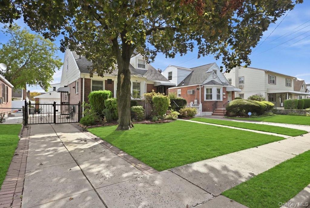 115-09 Parkway Drive, Elmont, NY 11003 — exterior