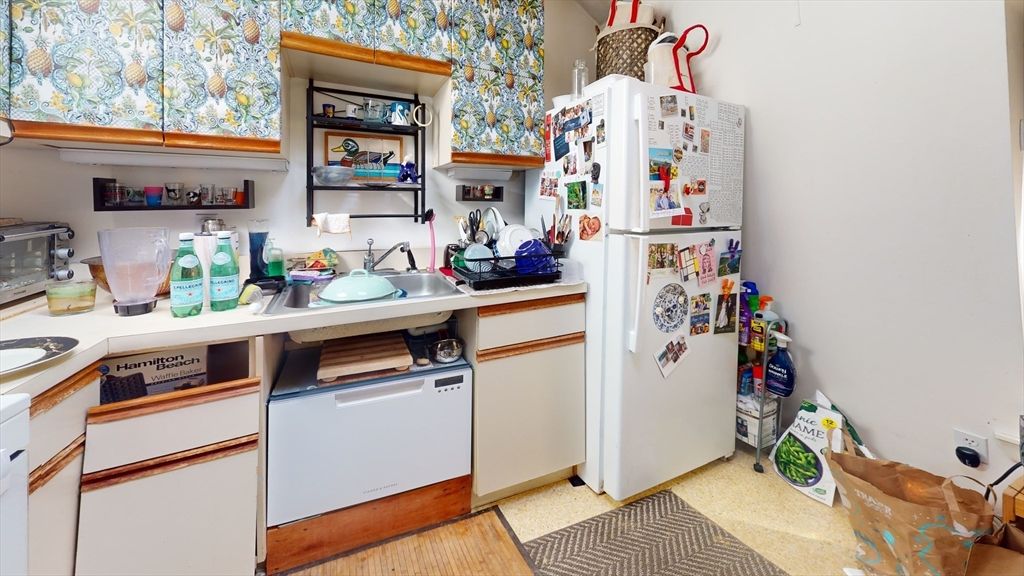 12 Lyman St 3, Waltham, MA 02452