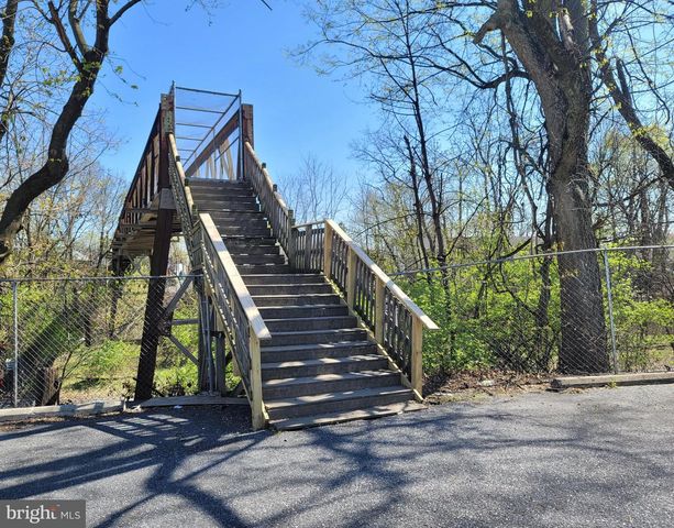 617 BOSLER AVE, Lemoyne, PA 17043