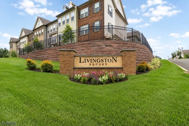 22 Gala Ct, Livingston Twp., NJ 07039