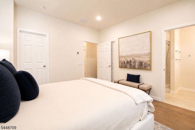 22 Gala Ct, Livingston Twp., NJ 07039