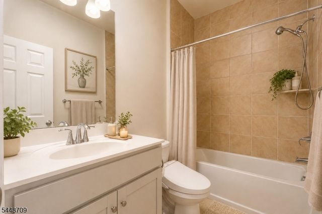 22 Gala Ct, Livingston Twp., NJ 07039