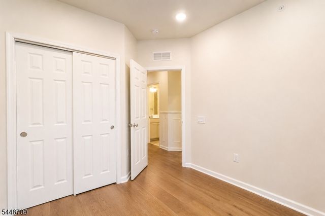 22 Gala Ct, Livingston Twp., NJ 07039