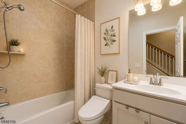 22 Gala Ct, Livingston Twp., NJ 07039
