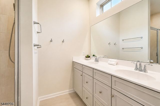22 Gala Ct, Livingston Twp., NJ 07039