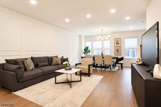 22 Gala Ct, Livingston Twp., NJ 07039
