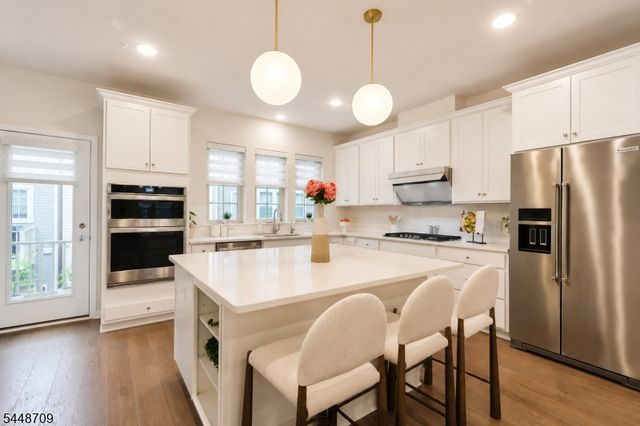 22 Gala Ct, Livingston Twp., NJ 07039