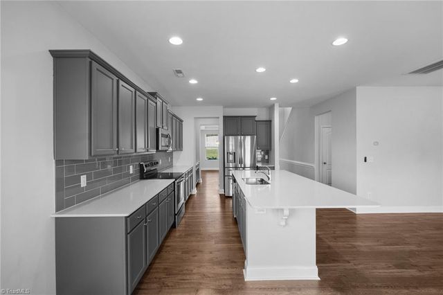 1606 Silver Lake Drive, Kernersville, NC 27284