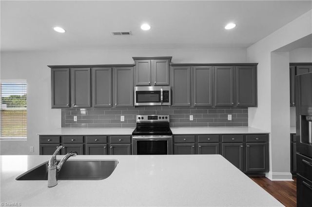 1606 Silver Lake Drive, Kernersville, NC 27284