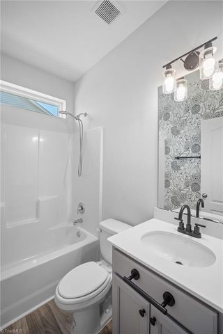 1606 Silver Lake Drive, Kernersville, NC 27284