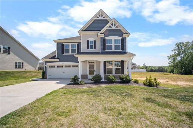 1606 Silver Lake Drive, Kernersville, NC 27284