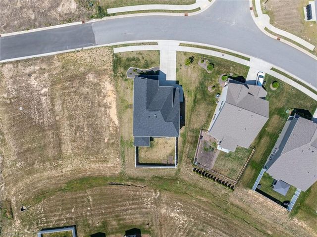 1606 Silver Lake Drive, Kernersville, NC 27284