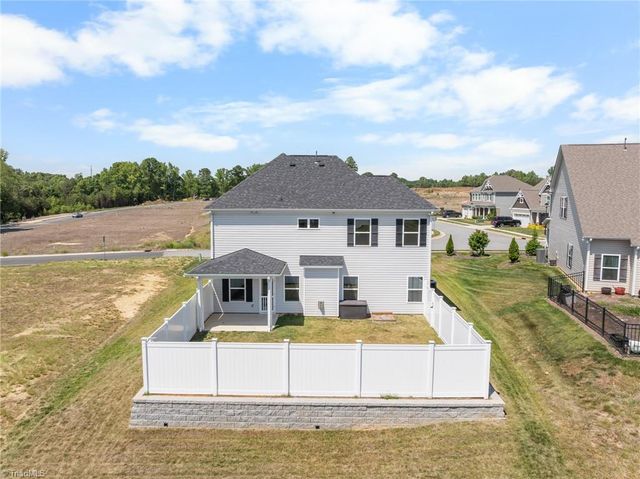 1606 Silver Lake Drive, Kernersville, NC 27284