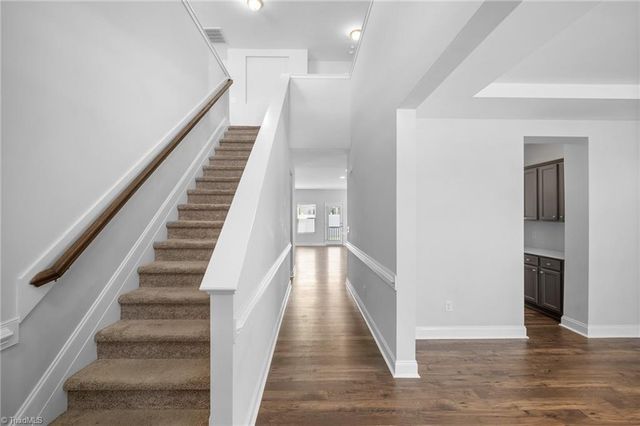 1606 Silver Lake Drive, Kernersville, NC 27284