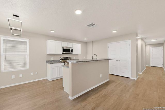 3017 Neptunes Sea, Converse, TX 78109